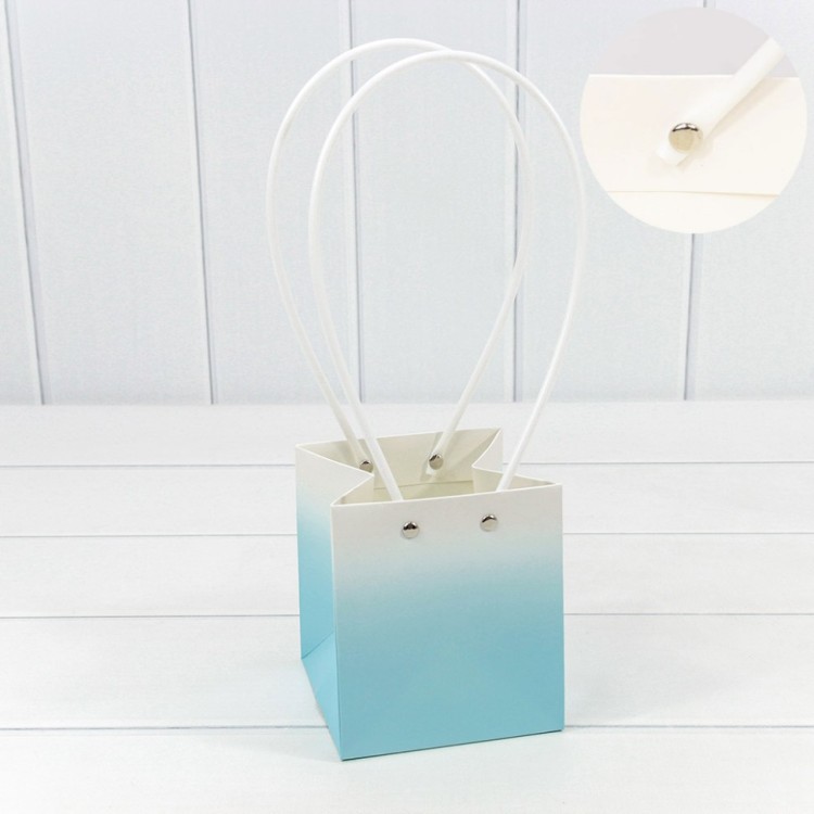 000184F/8 Пакет подарочный "Ваза для цветов" 13*11,5*11,5 260г "Градиент" Голубой 1/10 1/150 000184F/8 Пакет подарочный "Ваза для цветов" 13*11,5*11,5 260г "Градиент" Голубой 1/10 1/150